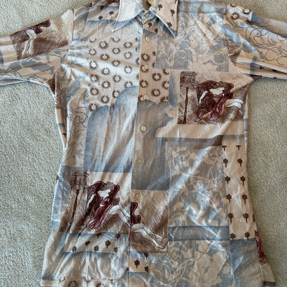 Vintage woman cool shirt. Very unique. Shipped fast. With vintage tag.